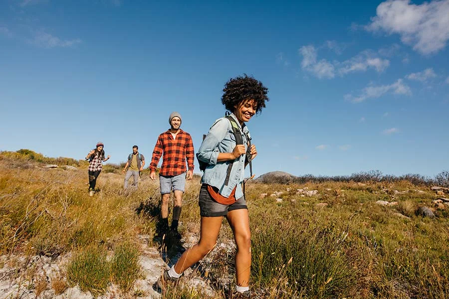 an addiction treatment alumni group takes a hike together